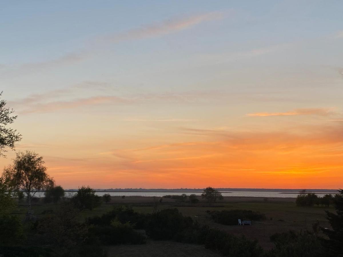 Freistehendes Einfamilienhaus Mit Boddenblick Naehe Ostsee Fuhlendorf  Luaran gambar