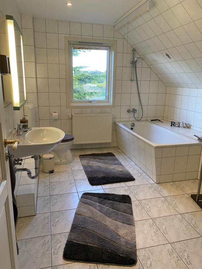 Freistehendes Einfamilienhaus Mit Boddenblick Naehe Ostsee Fuhlendorf  Luaran gambar